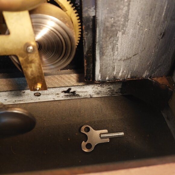 Vtg 1920s  "Longfellow" 8 Day Mantle Clock ~ Runs and has key and Pendulum - Picture 5 of 11